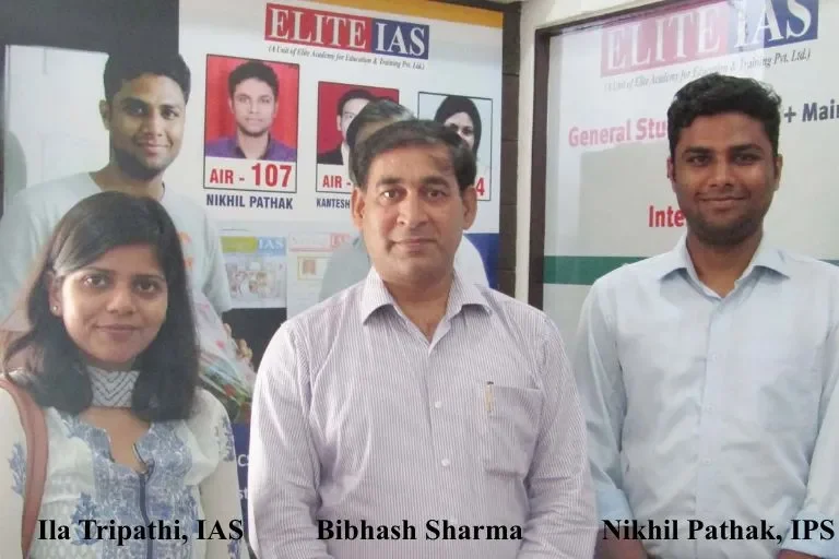 Bibhash Sharma, sociology optional coachinng faculty for UPSC, with IAS topper Ila Tripathi and IPS officer Nikhil Pathak at Elite IAS